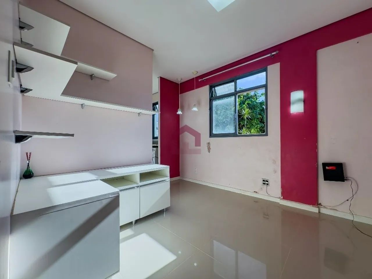 EDIFÍCIO IPANEMA - 1 QUARTO - MOBILIADO - 1º ANDAR - SOBRADINHO