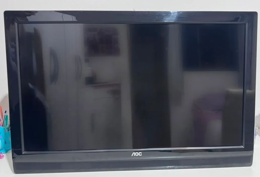 Vendo TV AOC 32 polegadas LCD.