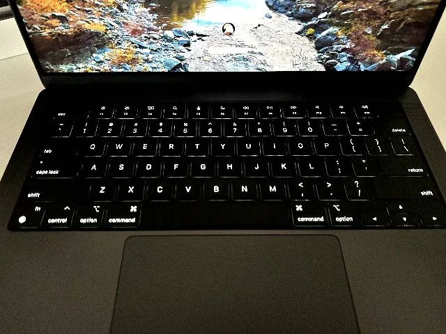 MacBook Pro - 14" - M4 Pro - 24gb - 512GB - Foto 3