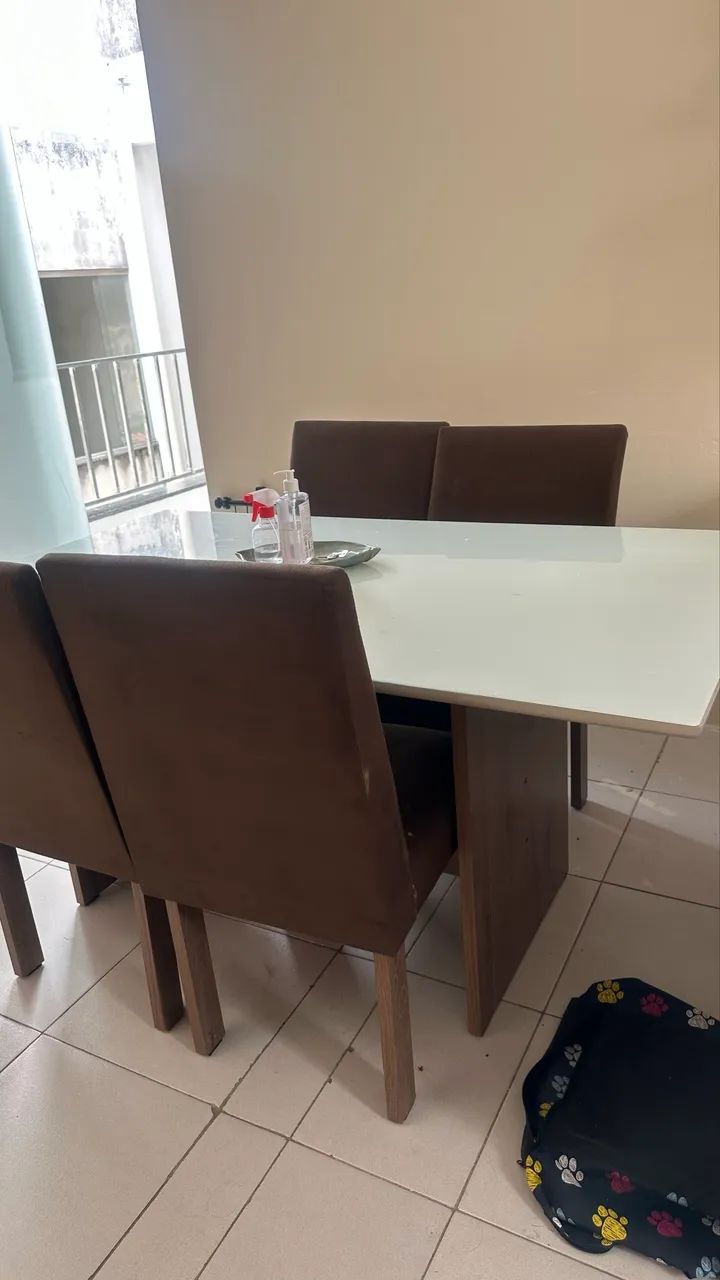 MESA SEIS LUGARES + 6 CADEIRAS