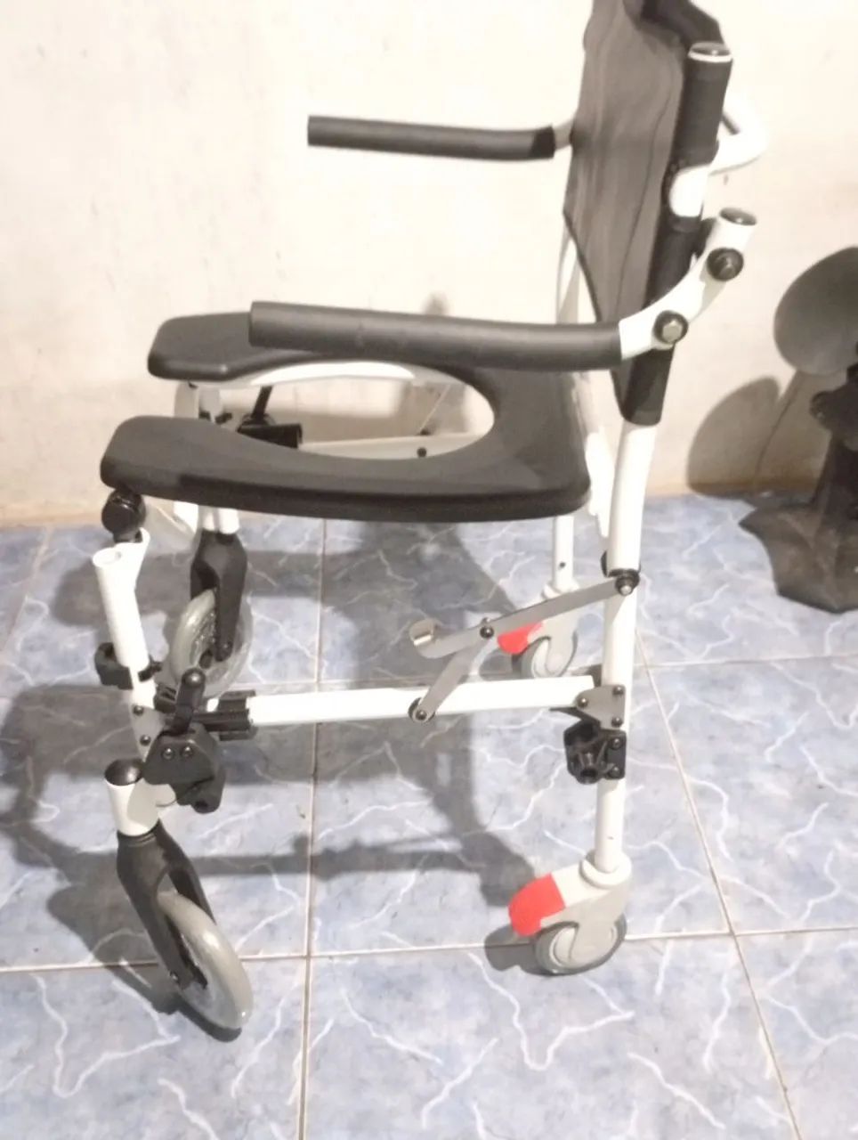 NEW BATH CHAIR