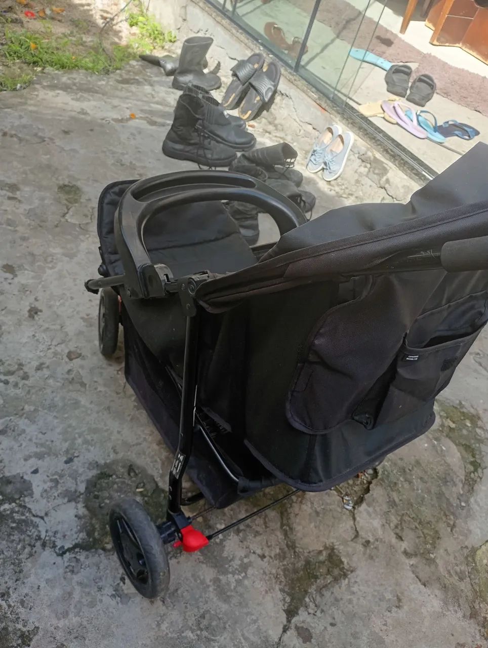 Vende-se carrinho de bebê 3 rodas 250,00 semi novo p vender logo da marca toffy  - Foto 4