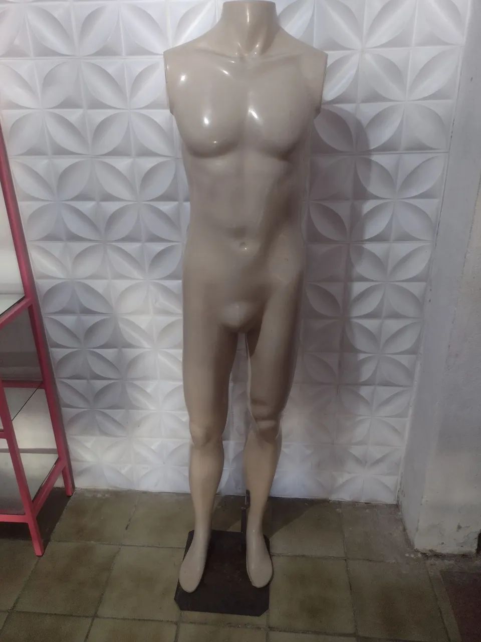 Maniquim masculino ( todo perfeito ) sem arranhão