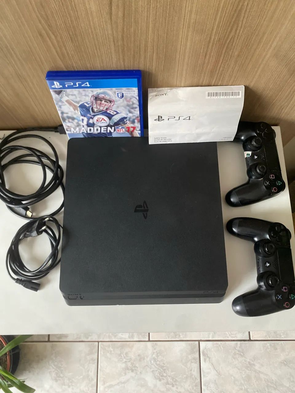 PS4 Slim com 2 controles + 2 jogos e manual - Foto 3