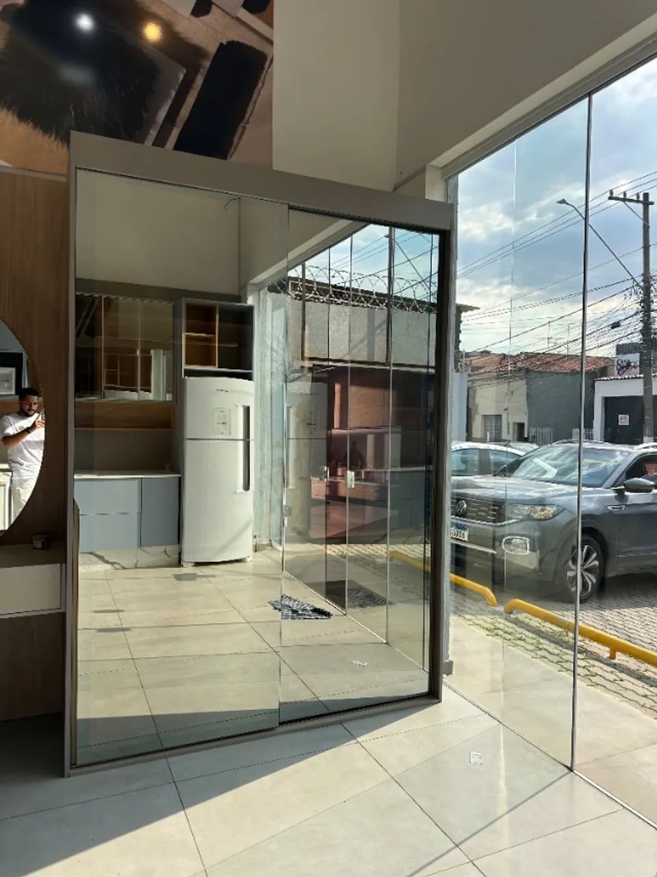 Guarda-roupa Planejado com Porta Reflecta bronze e LED