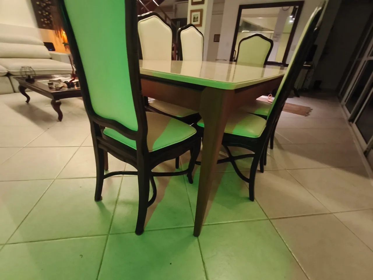 Mesa<br>?Profundidade: 90 cm<br><br>77 cm<br><br><br>135 cm<br><br><br> - Foto 3