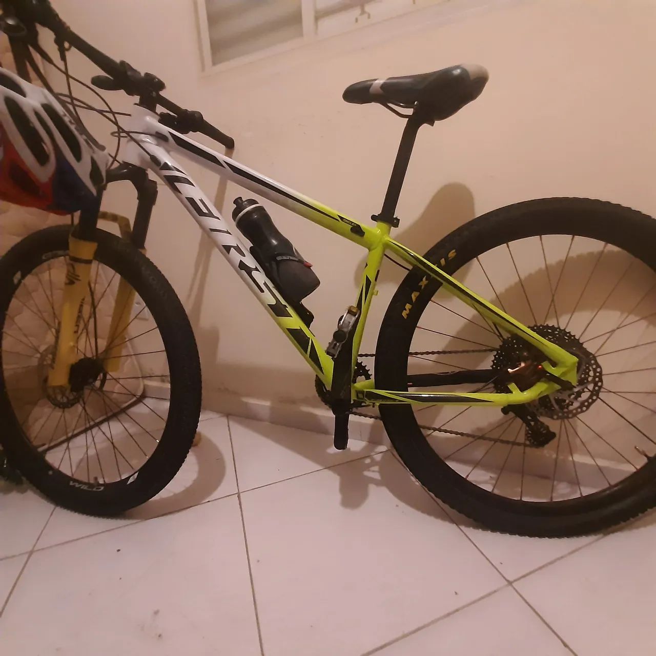 Bicicleta aro 29 freio disco suspensão ar.