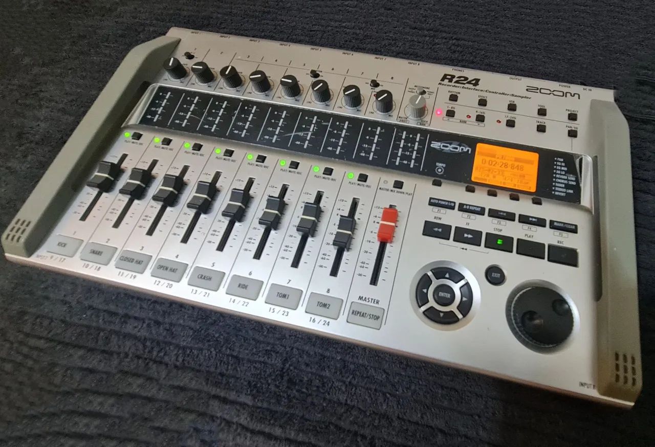 Zoom R24 Interface/Gravador Digital Multitrack (Perfeita