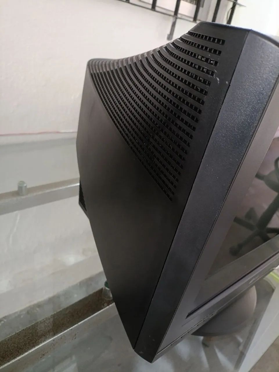 Monitor CRT 17 Polegadas Liga e não dá imagem, Bem Conservado - Foto 3