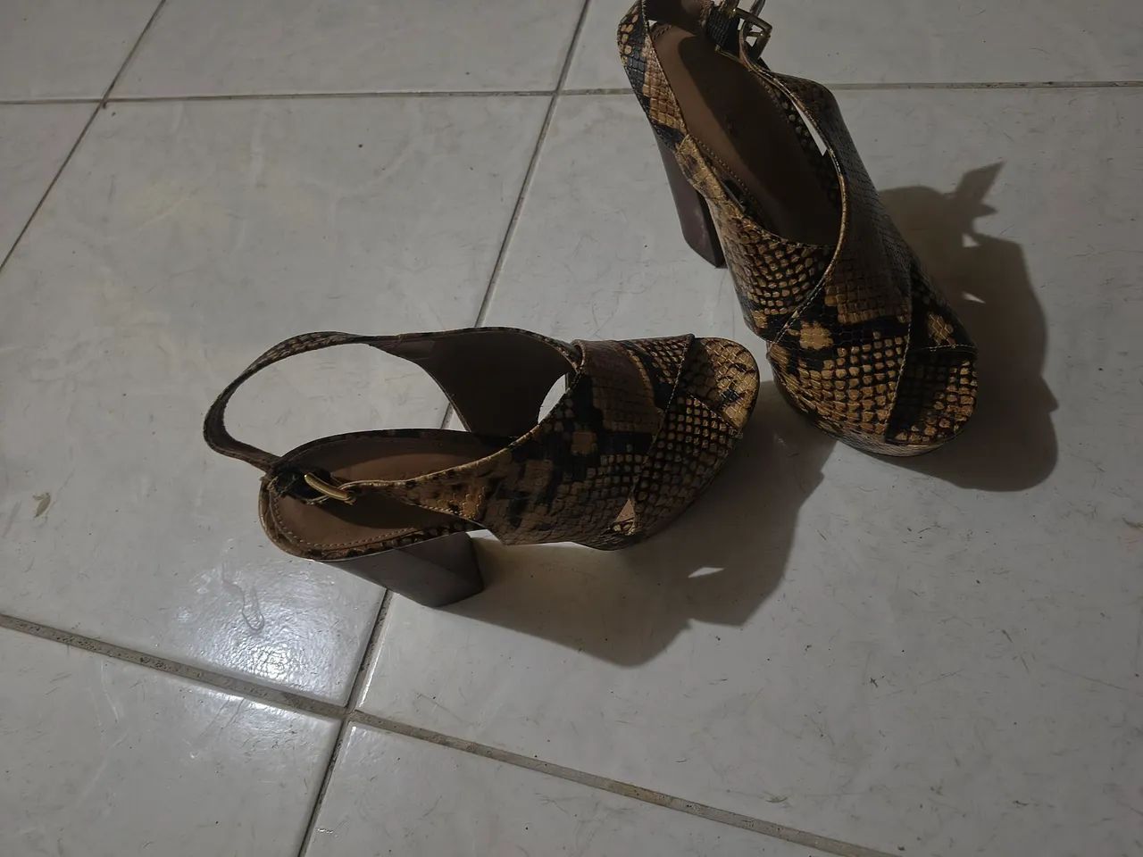 Sandália Arezzo. - Foto 3