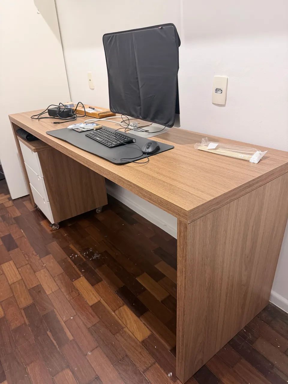 Mesa e Gaveteiro Escritório