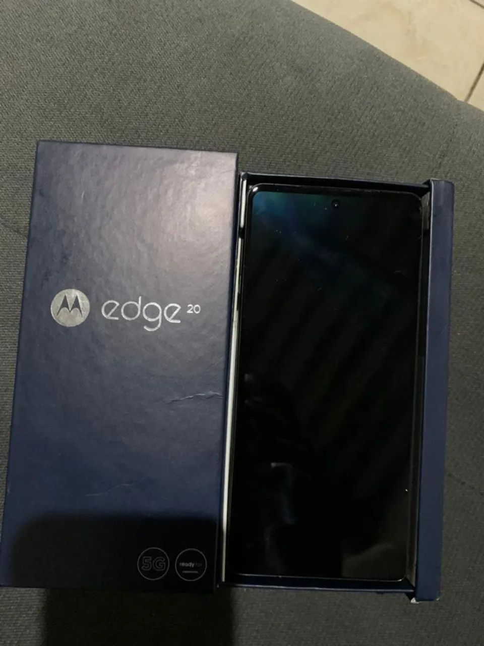 Motorola Edge 20 com caixa
