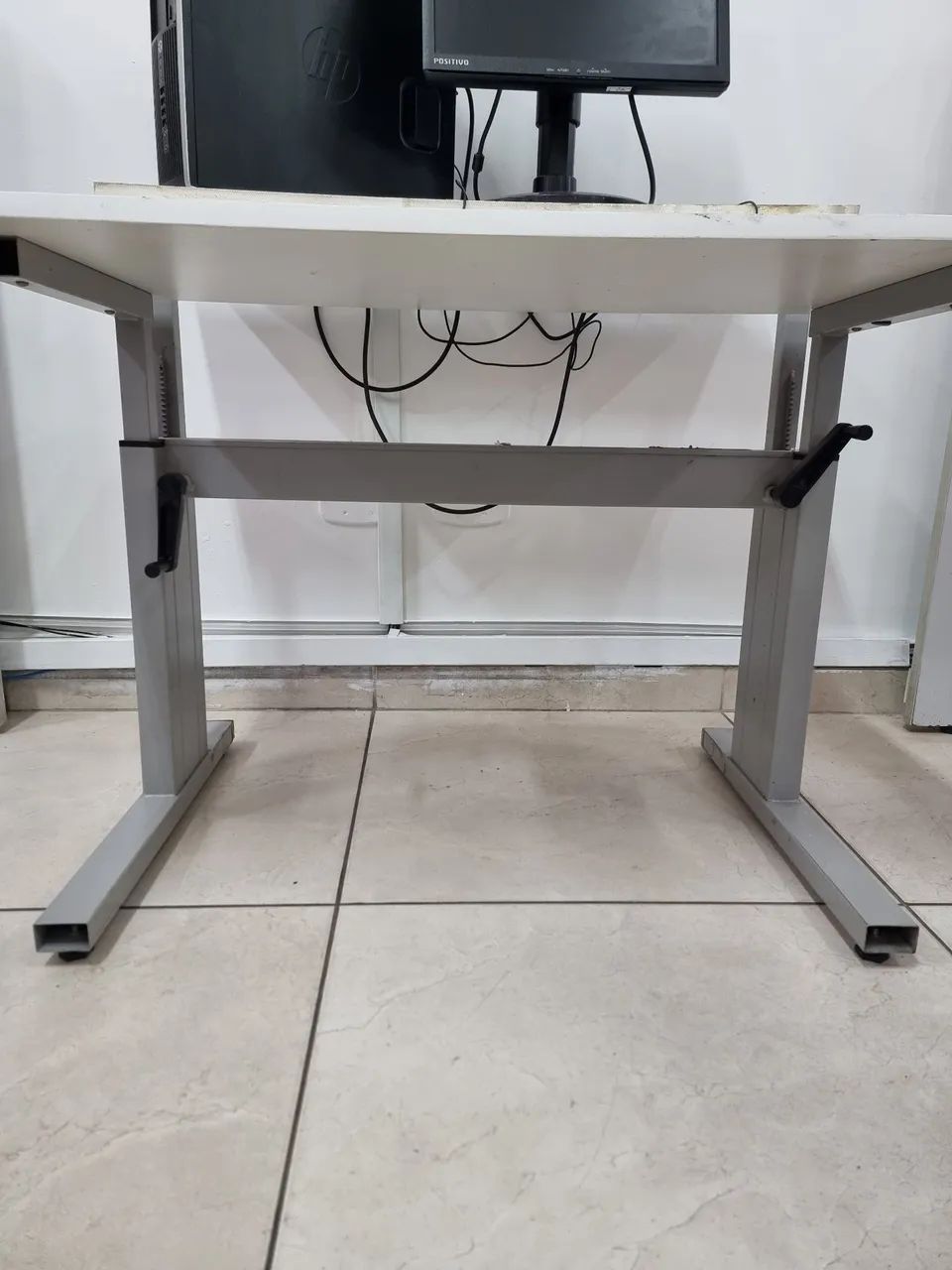 Mesas com regulagem p/ home office ou escritórios - Foto 4