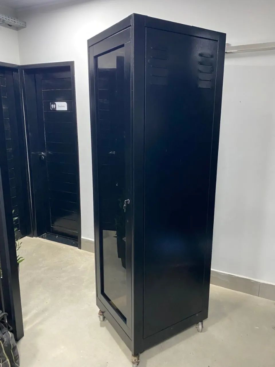 ARMARIO RACK 44U 670MM COM RODIZIO