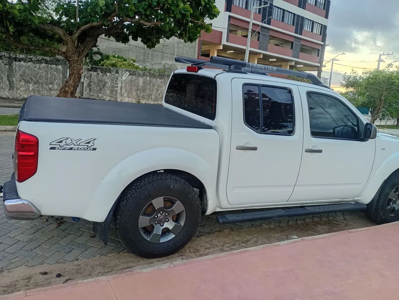 Nissan Frontier SE Attack CD 4X2 2.5 TB Diesel 2013 - Foto 3