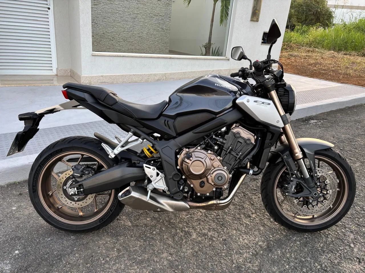 Cb650r  impecável só andar 
