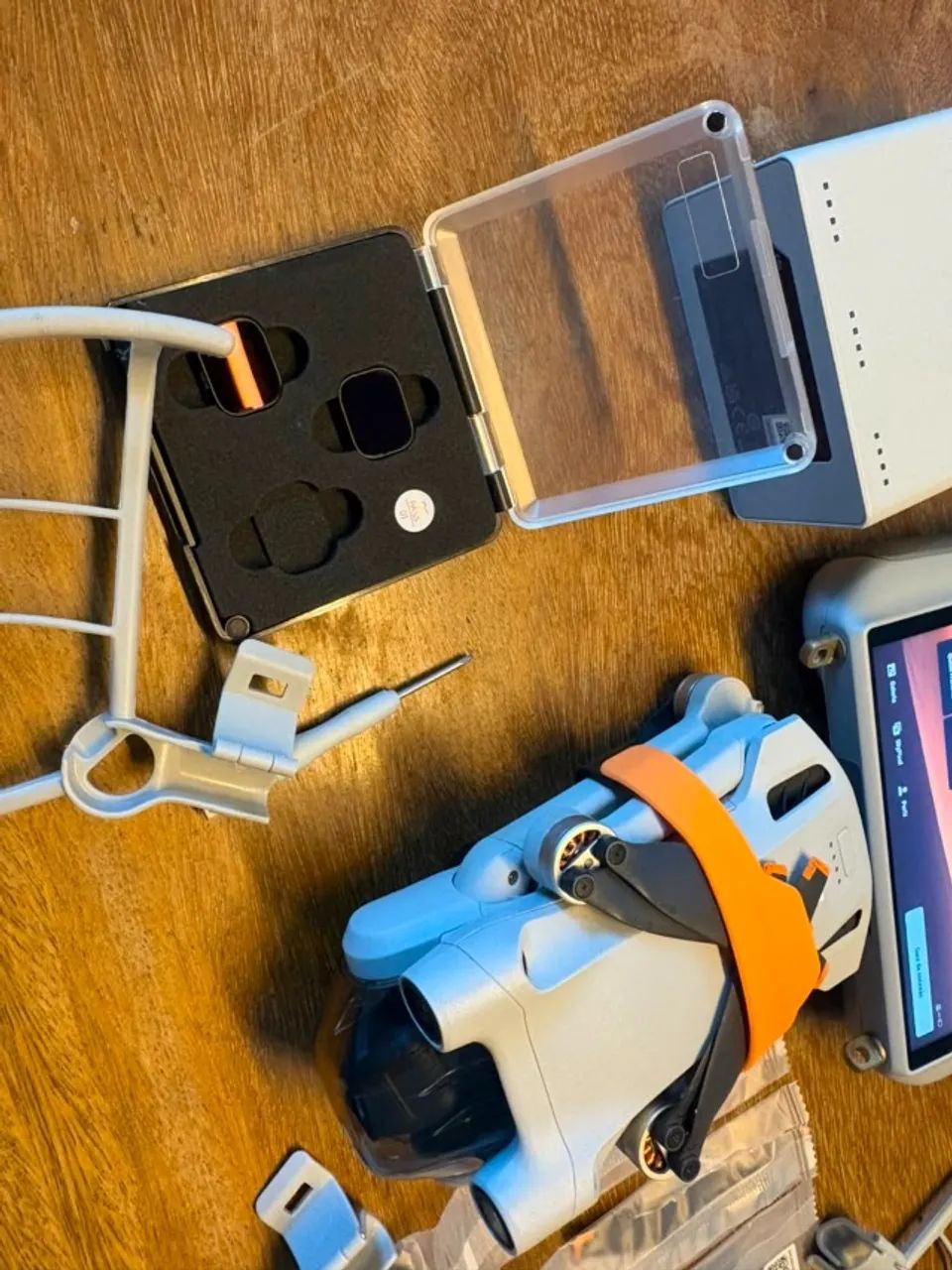 Drone DJI Mini 3 Pro com acessorios (Fly more combo) com duas lentes e protetor de hélices - Foto 4