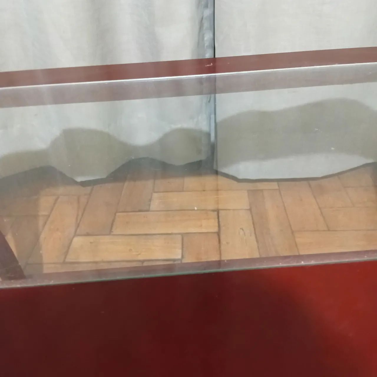 Mesa de Centro Clássica em Madeira com Tampo de Vidro - Foto 3