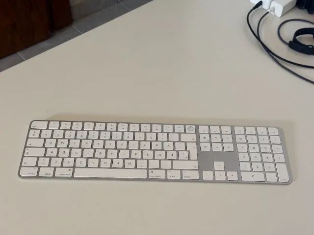 Teclado Numérico Apple Magic Keyboard com Touch ID em excelente estado!