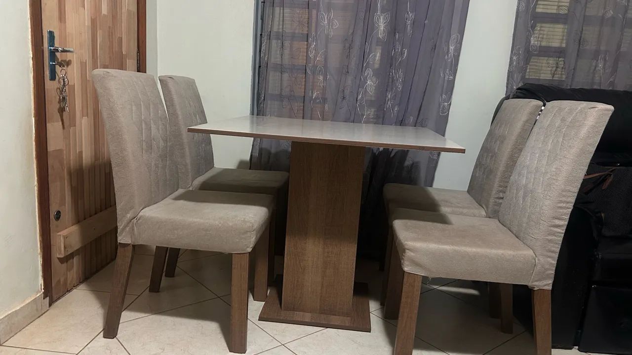 Mesa com 4 cadeiras  - Foto 3