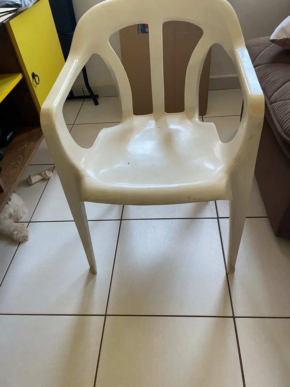 Poltrona de plástico branca 