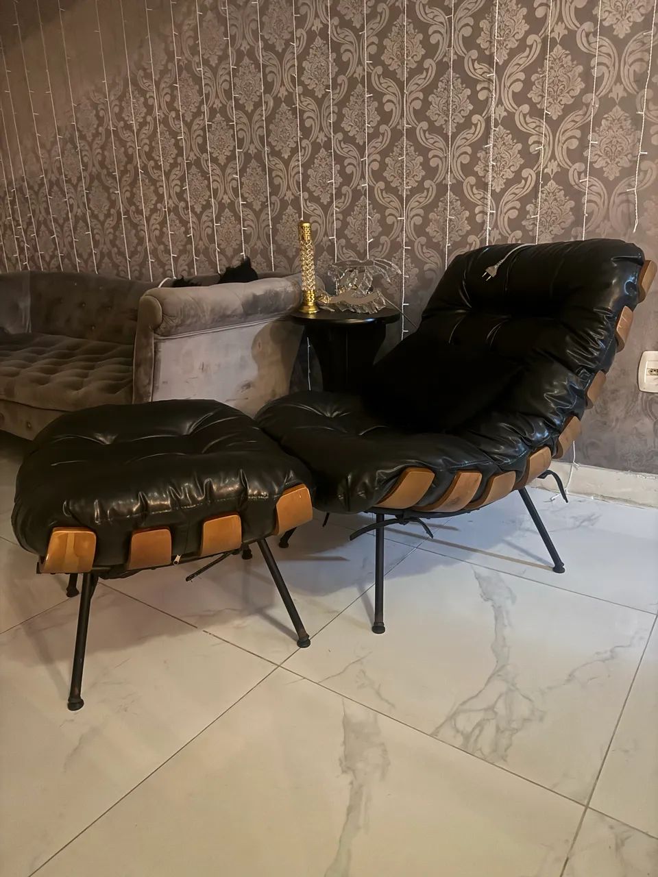 Poltrona couro e madeira - Foto 2