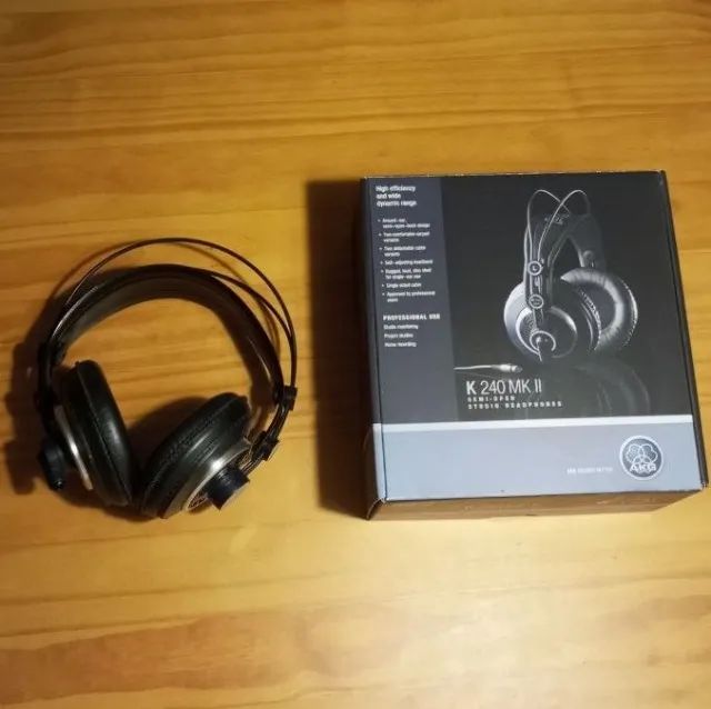 Fone AKG 240 MKII