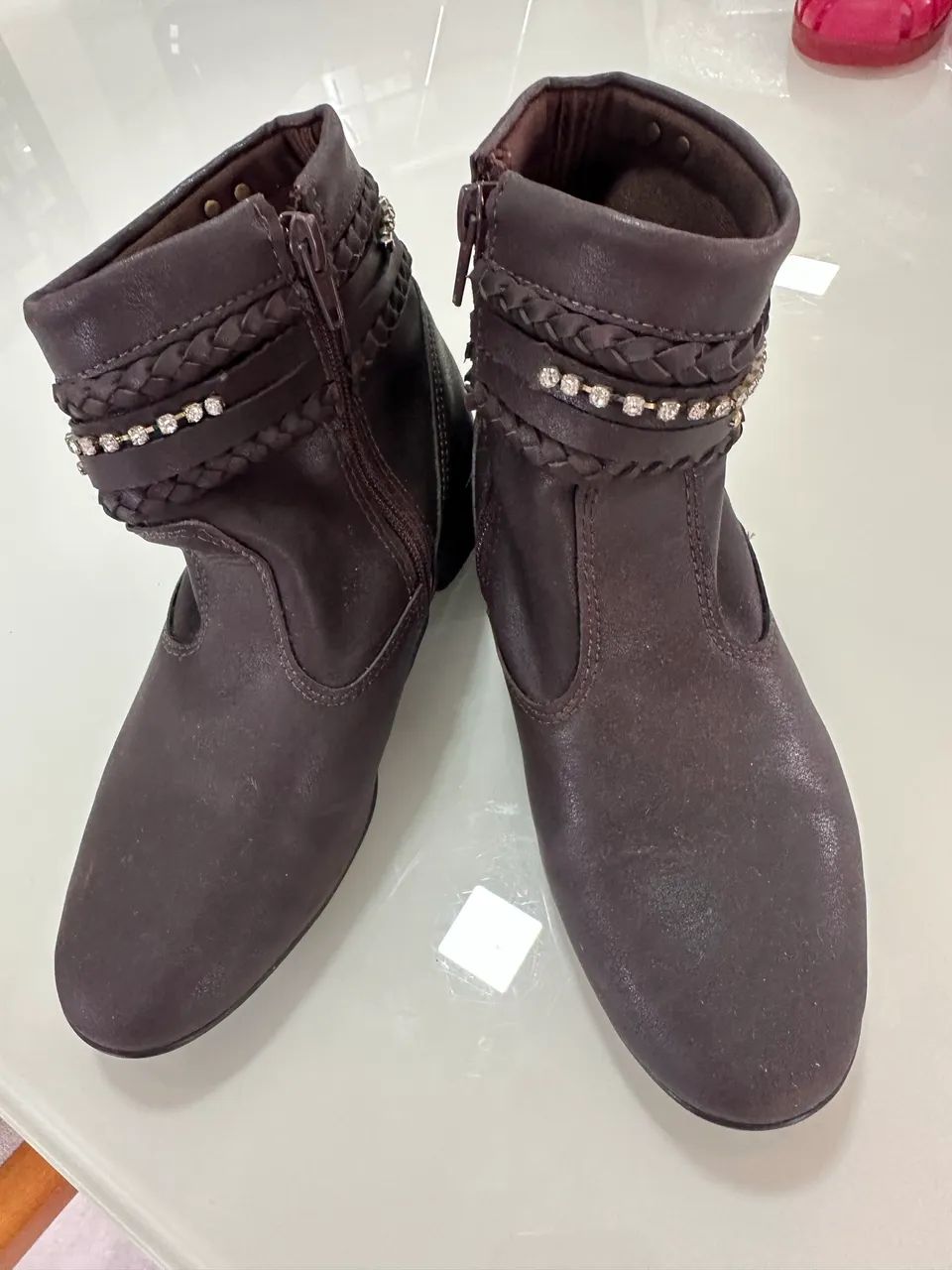 Bota Couro Marrom com strass 34  - Foto 3
