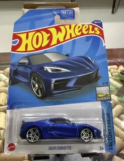 Hot Wheels 2020 Corvette da série Factory Fresh.