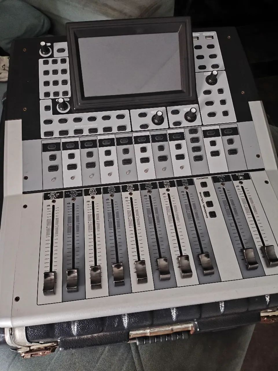 Mesa Duoonn Atrium 12 + Caixa Staner Sr315A