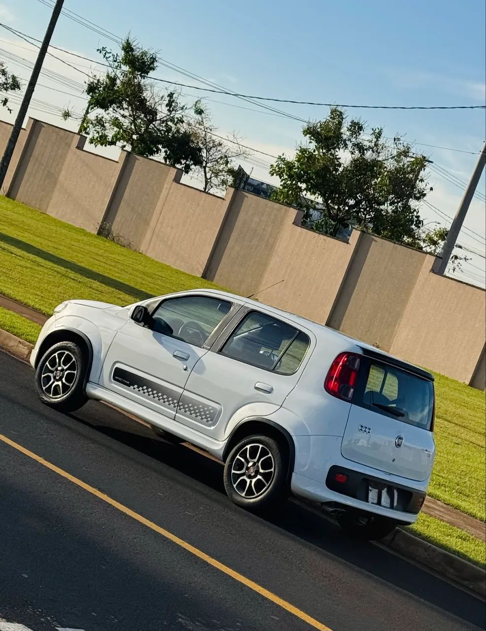 Fiat Uno Sporting 1.4 EVO Fire Flex 8V 4P 2013 - Foto 4