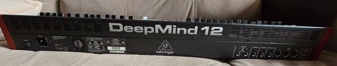 Teclado Sintetizador DEEPMIND12  Behringer c/ BOLSA TRANSPORTE - Foto 5