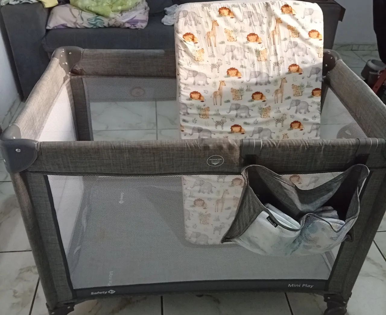Vendo berço portátil com colchão  - Foto 2