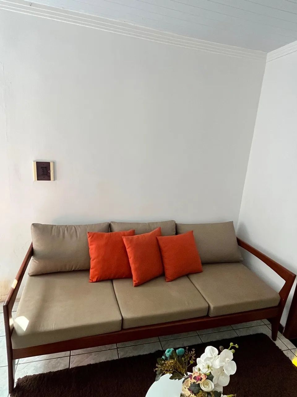 SOFÁ DE ALTO PADRÃO ASSINADO 