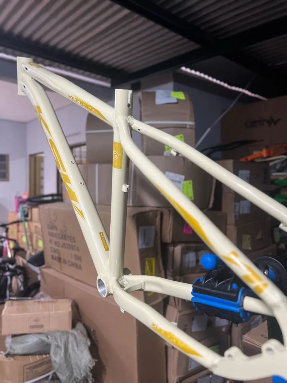 QUADRO KSW NOVO COR BEGE COM AMARELO - Foto 2