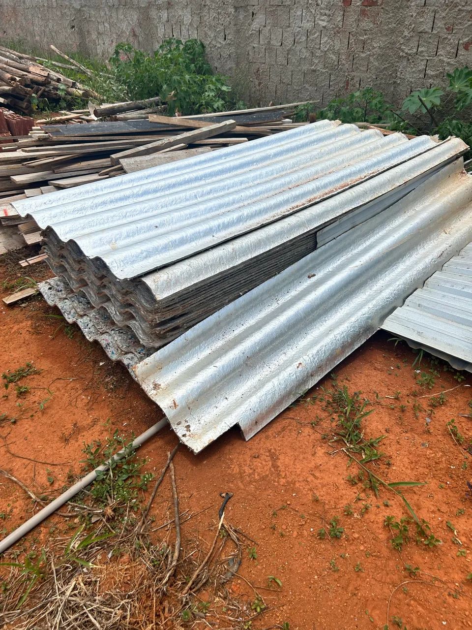 Telhas recicláveis para barracão de obra e tapume (substitui o madeirite) - Foto 2