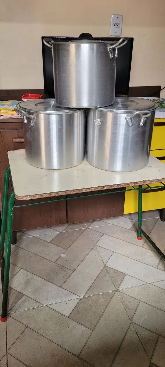 Vendo Conjunto de Panelas Grande. 