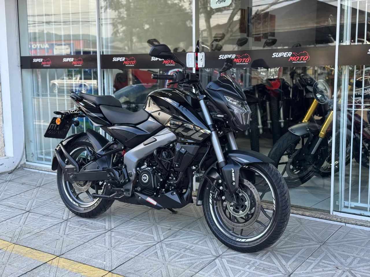 BAJAJ DOMINAR NS 200 2026 - Foto 2