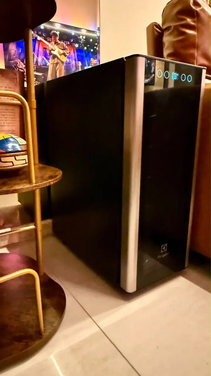 Adega Electrolux 12 Garrafas - R$ 600 - Foto 2