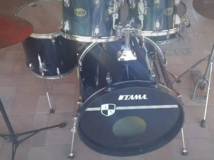 Bateria Tama Imperial Star completa com pratos 