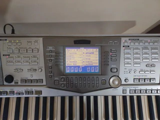 Yamaha PSR-2100 Teclado com entrada para microfone e inúmeras