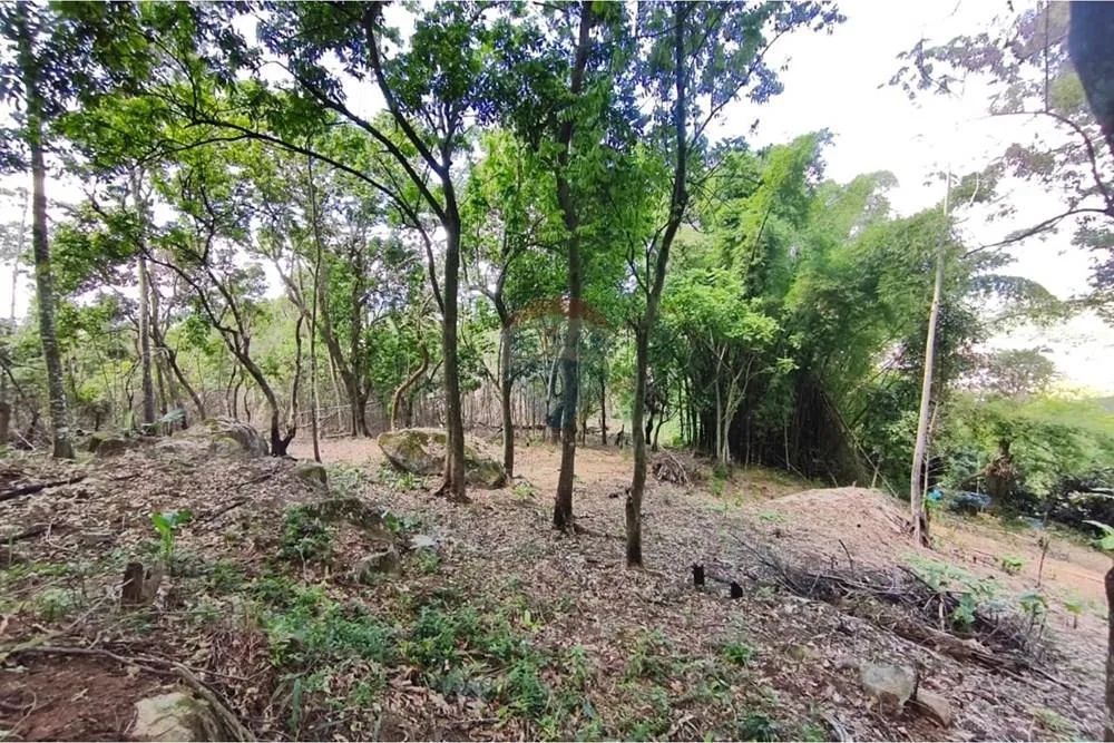 Vendo terreno 1074m² em Rio Bonito.