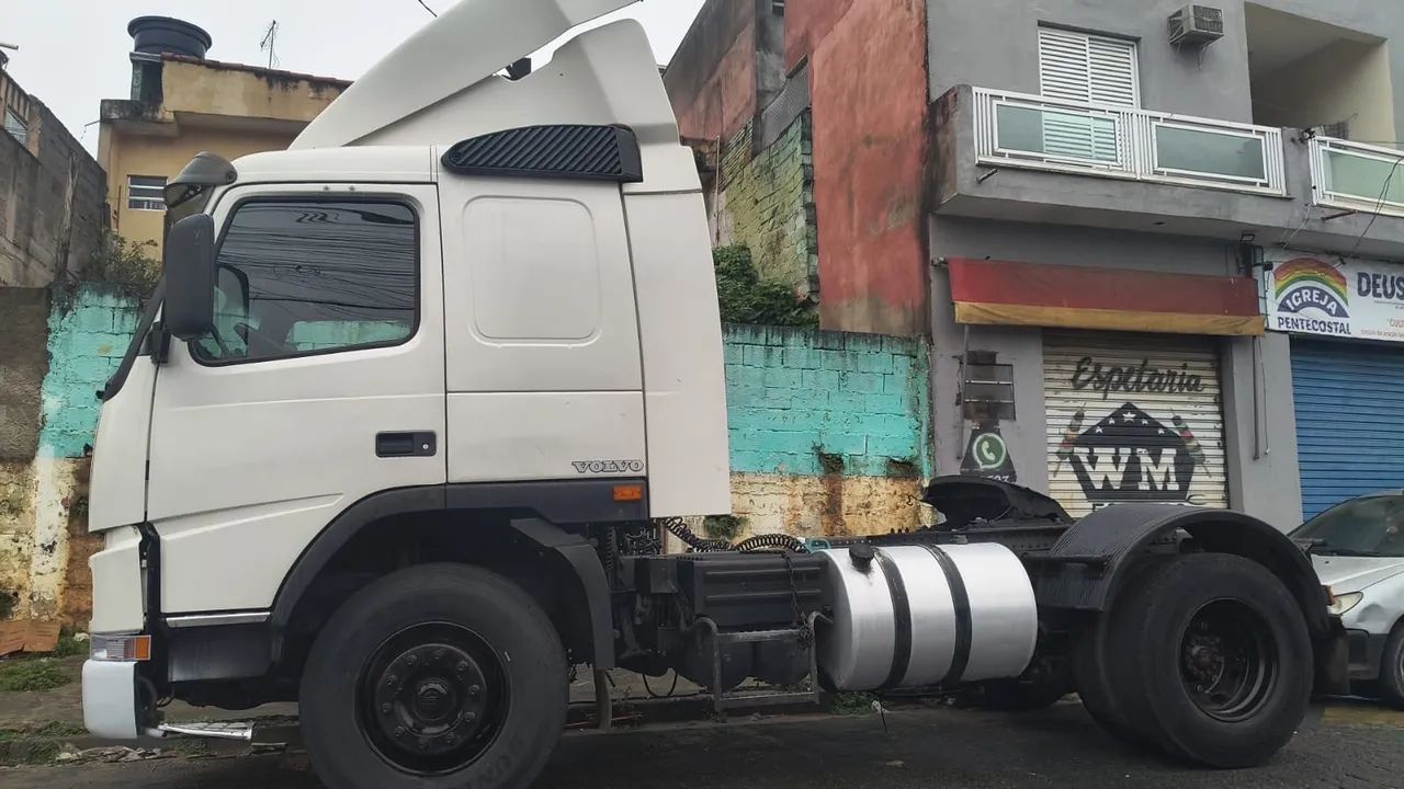 Vende-se Volvo 2000 + carreta - Foto 3