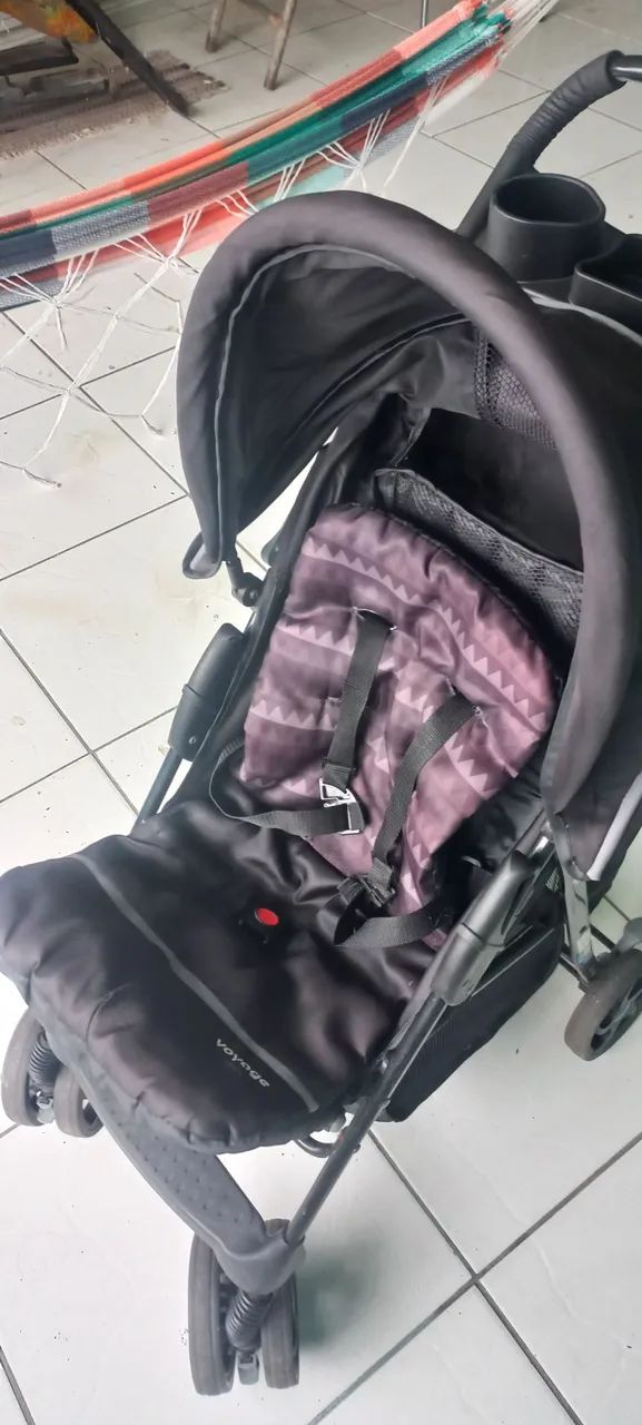 Carinho de bebê semi novo 