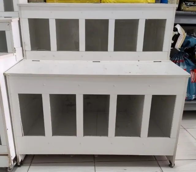 EXPOSITOR DISPENSER PARA RAÇÃO DE MADEIRA 