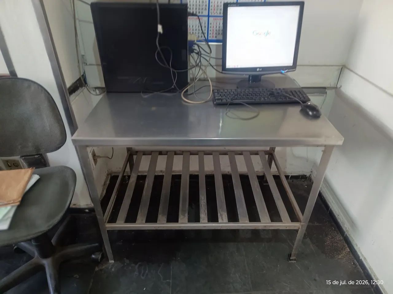 Mesa de inox c prateleira 