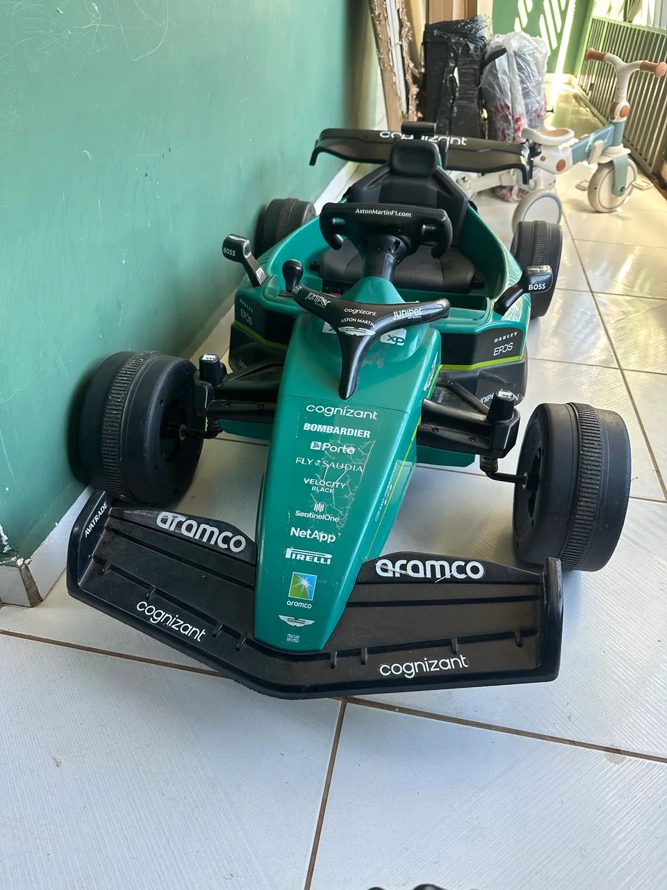 Carrinho elétrico infantil 12v - Fórmula 1 (Aston Martin)