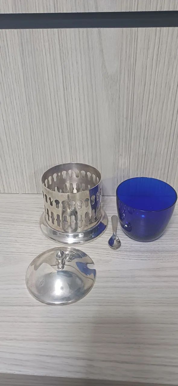 Antigo açucareiro  em prata com vidro azul e colher usado