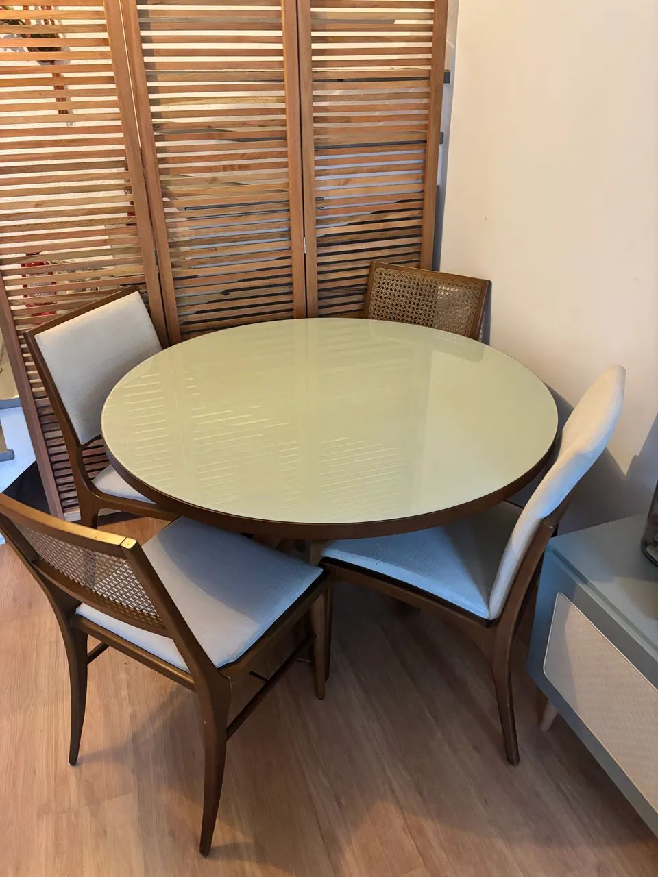Conjunto de Mesa com 4 cadeiras LINDÍSSIMO 