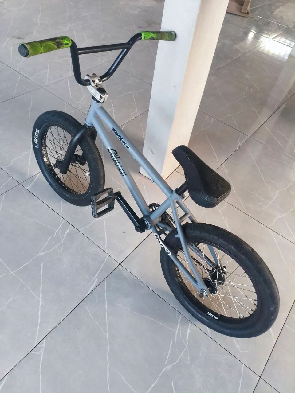 vendo bmx de manobras tamanho 18 polegadas  - Foto 2